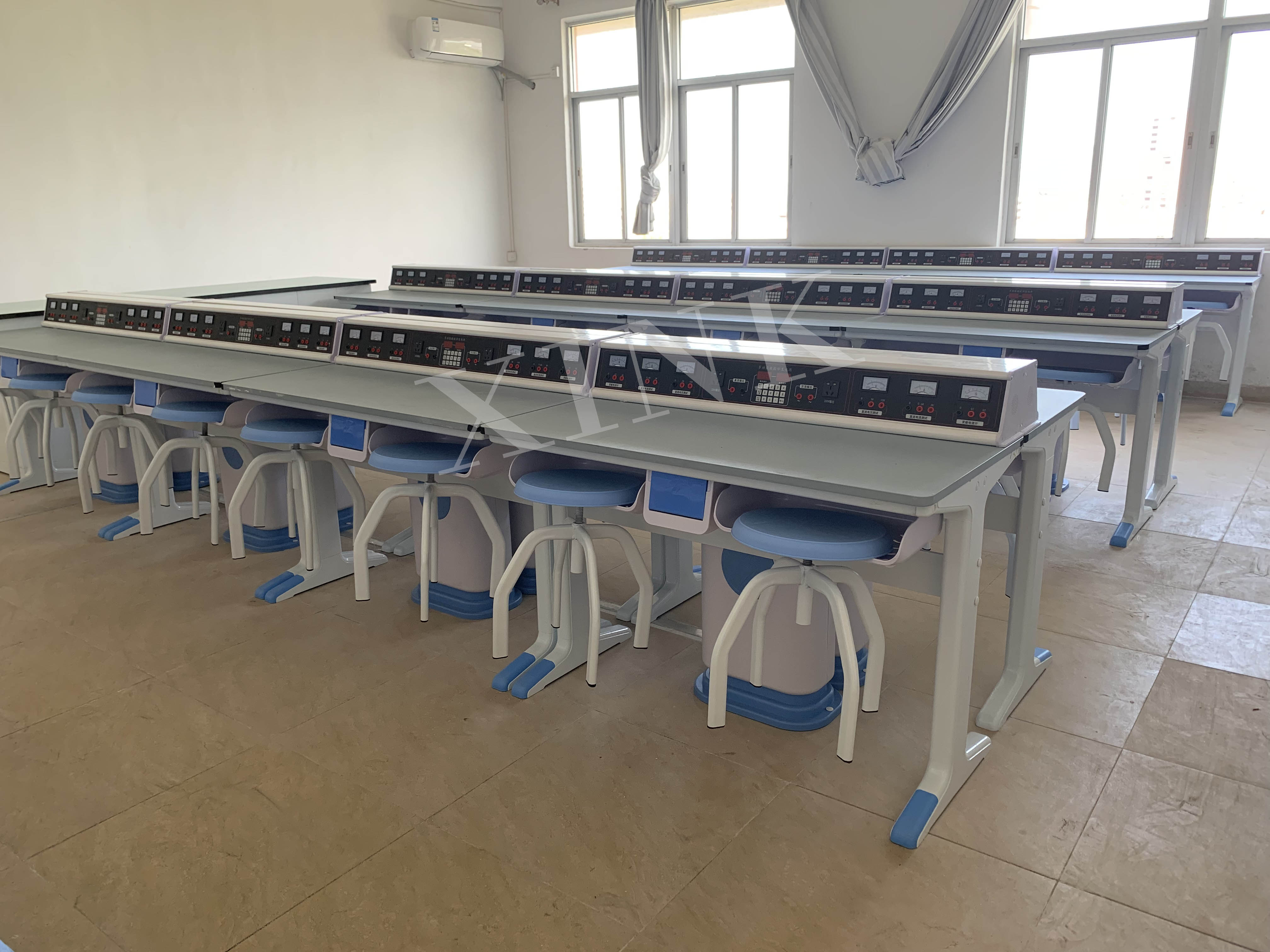 電學<a href='http://m.wlsfjx.cn/' target='1' style='font-size:14px; font-weight:bold; color:#0080ff;'>物理實驗室</a>