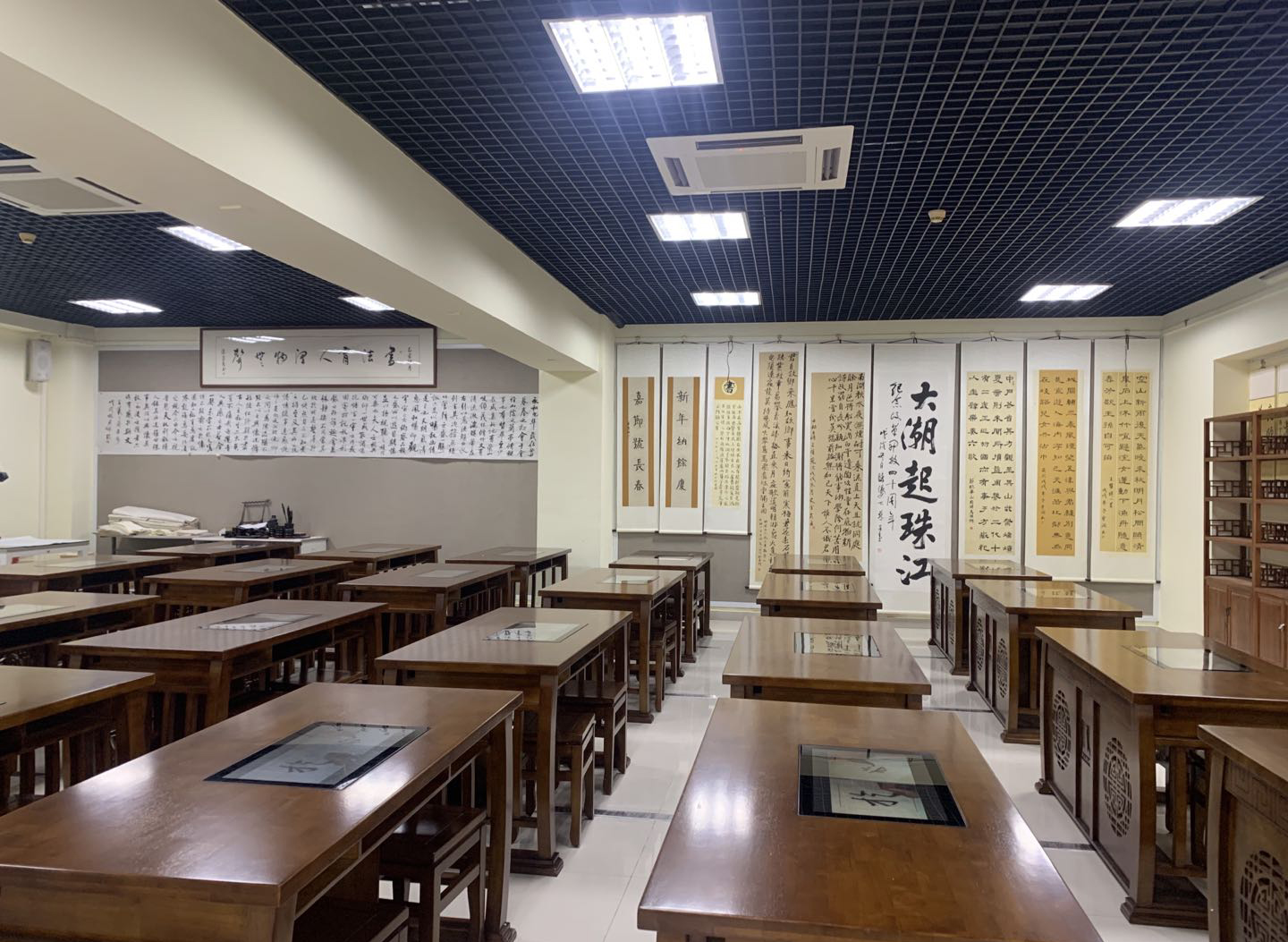 <a href='http://m.wlsfjx.cn/chanpin/57-1.html' target='1' style='font-size:18px; font-weight:bold; color:#000000;'>書法室</a>