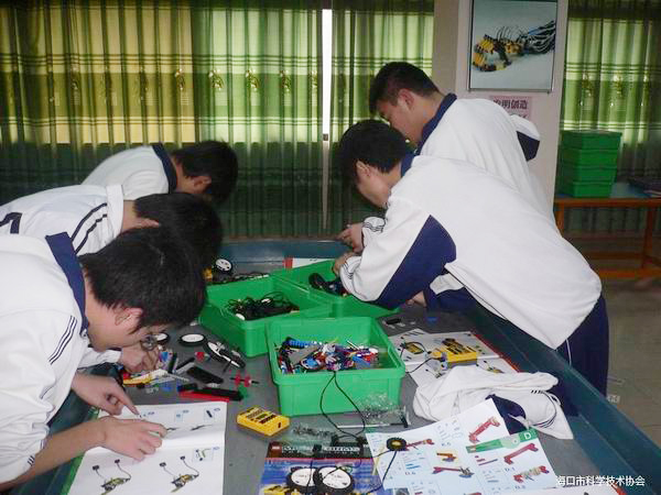 <a href='http://m.wlsfjx.cn/chanpin/60-1.html' target='1' style='font-size:18px; font-weight:bold; color:#000000;'>機(jī)器人功能室</a>2